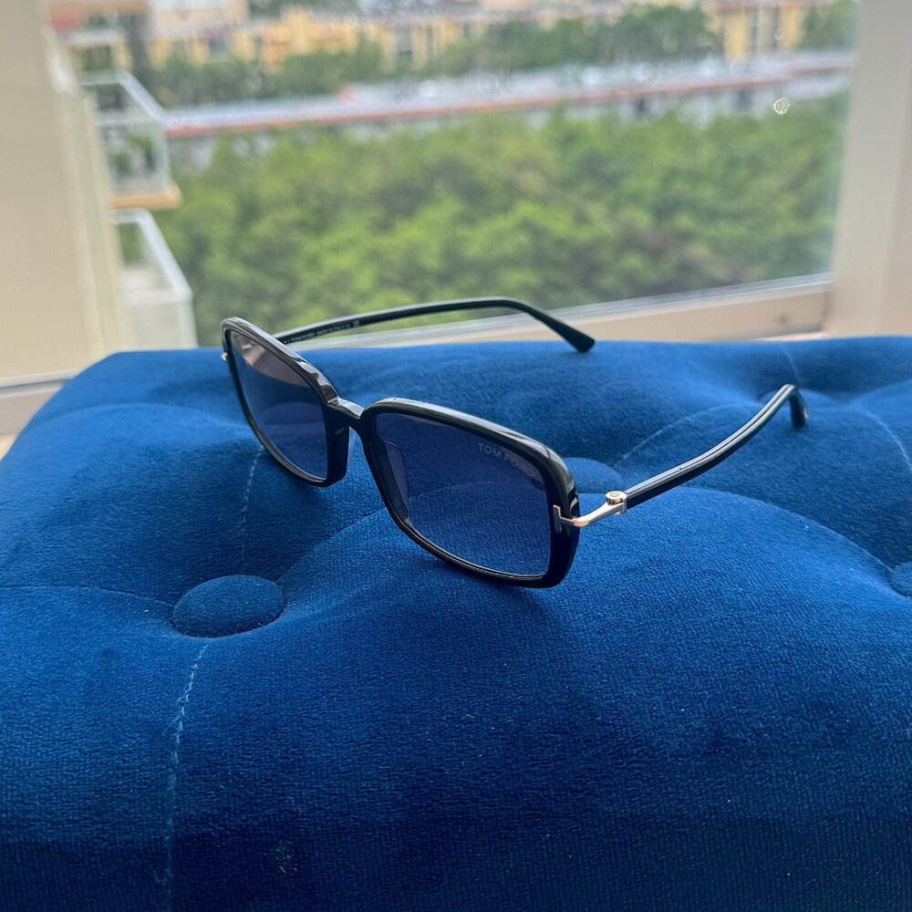 Tom Ford TF923/S 01B Bonham Black Grey Gradient Sunglasses - Picture 11 of 15